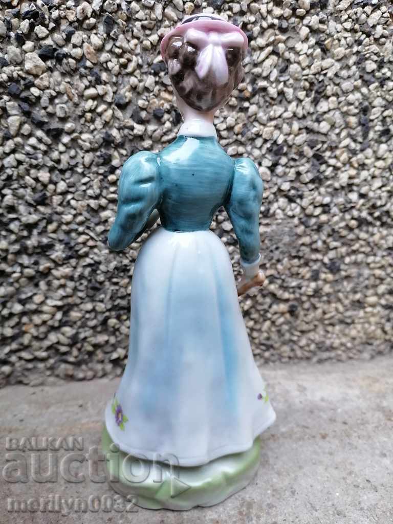 Delivery of Old porcelain figure, plastic, figurine, porcelain Delivery of Old porcelain figure, plastic, figurine, porcelain