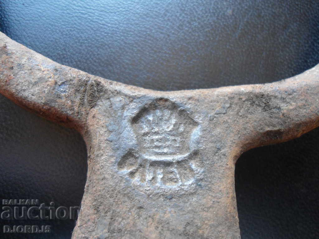 Auction  Old agricultural implements, PATENT marking