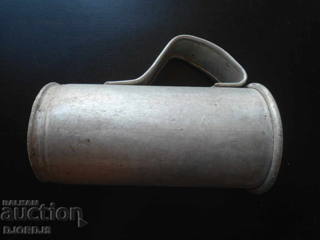 Old measure for liquids, markings with price 7.00 BGN | € 3.58
