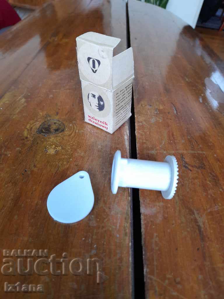 Auction  Old neck spy