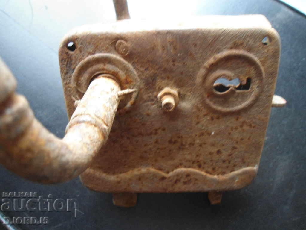 Auction Old lock Auction Old lock