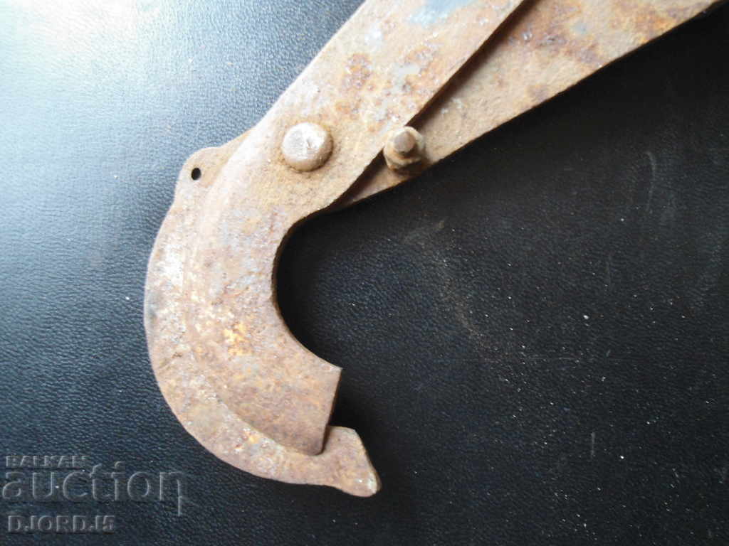 Auction  Old pruning shears.