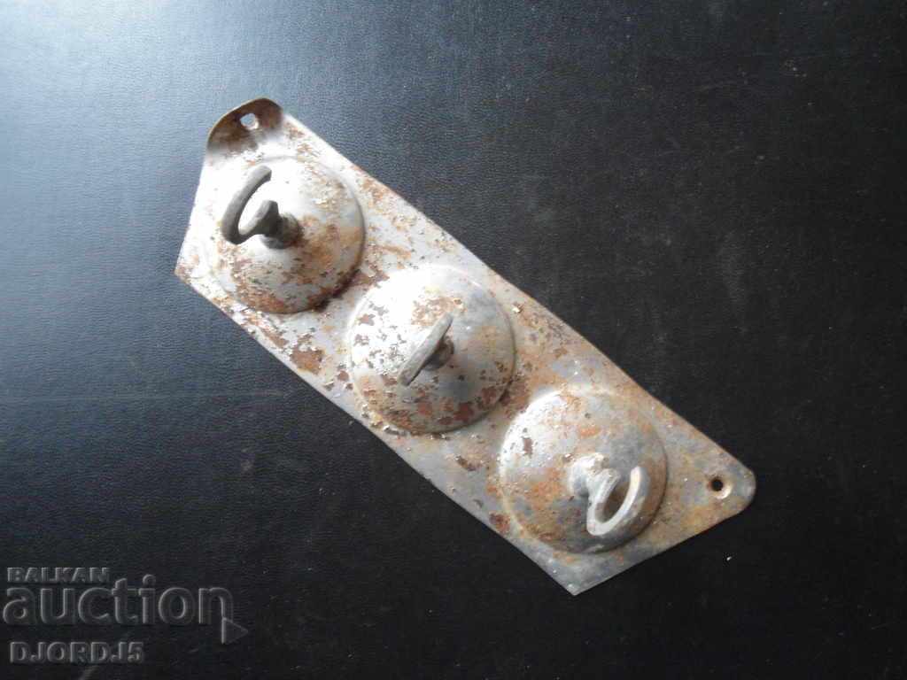 An old metal hanger with price 3.00 BGN | € 1.53 An old metal hanger with price 3.00 BGN | € 1.53