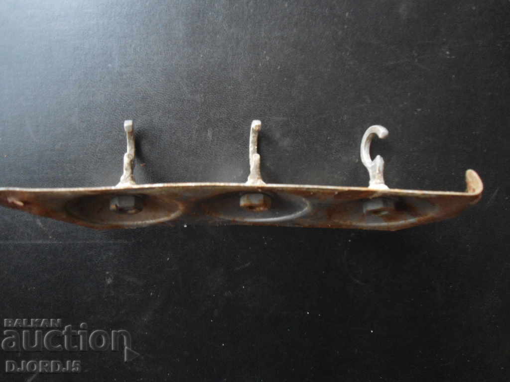 Auction An old metal hanger Auction An old metal hanger