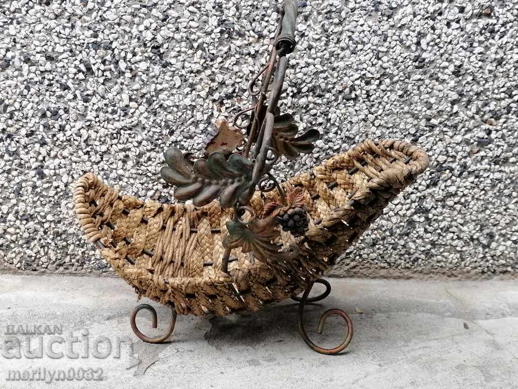 Coniac de whisky metalic pentru suportul sticlei de vin cu preț 44.00 BGN | € 22.50 Coniac de whisky metalic pentru suportul sticlei de vin cu preț 44.00 BGN | € 22.50