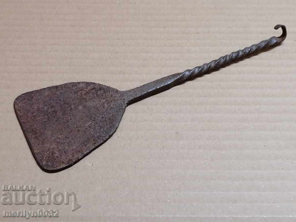 Auction  Gingerbread, gingerbread, gingerbread, gingerbread, wrought iron