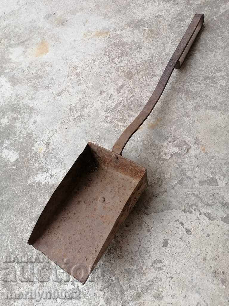 Old forged blade, shovel shovel with price 23.00 BGN | € 11.76 Old forged blade, shovel shovel with price 23.00 BGN | € 11.76