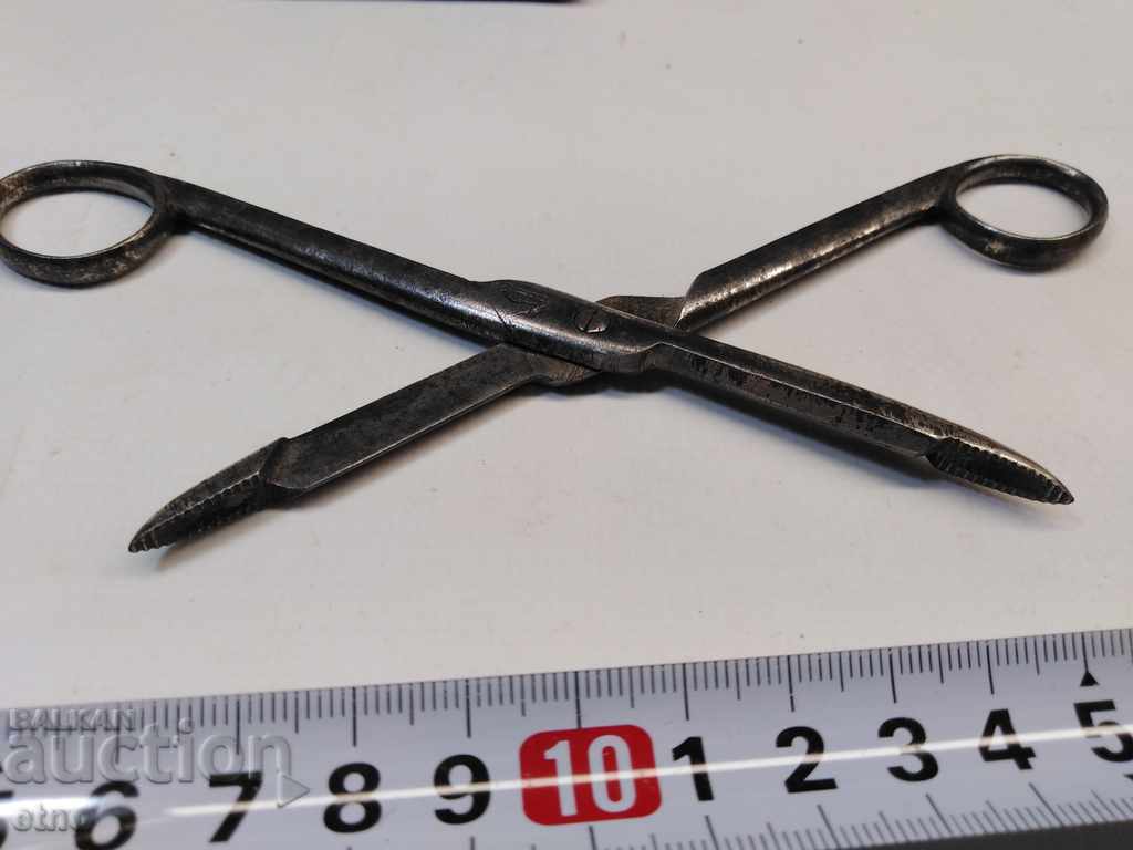 Auction OLD SURGICAL INSTRUMENT, SCISSORS Auction OLD SURGICAL INSTRUMENT, SCISSORS