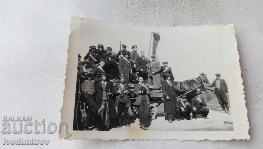 Φωτογραφία Μαθητές σε διαδήλωση για τις 24 Μαΐου 1941