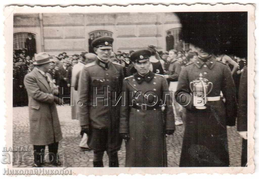 SMALL OLD PHOTO AWARDS MILITARY PARADE A734 SMALL OLD PHOTO AWARDS MILITARY PARADE A734
