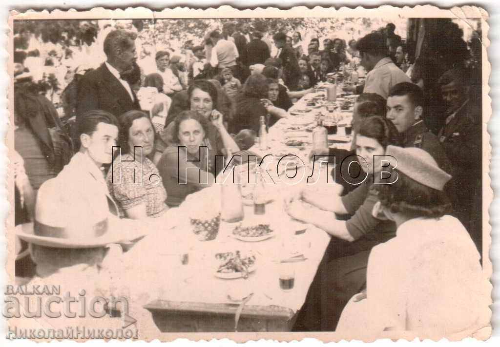1940 SMALL OLD PHOTO S. IVY RUSSIAN DINING TABLE A743