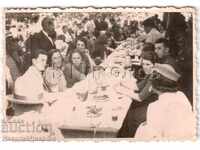 1940 МАЛКА СТАРА СНИМКА С. БРЪШЛЯН РУСЕНСКО ОБЯД СОФРА А743