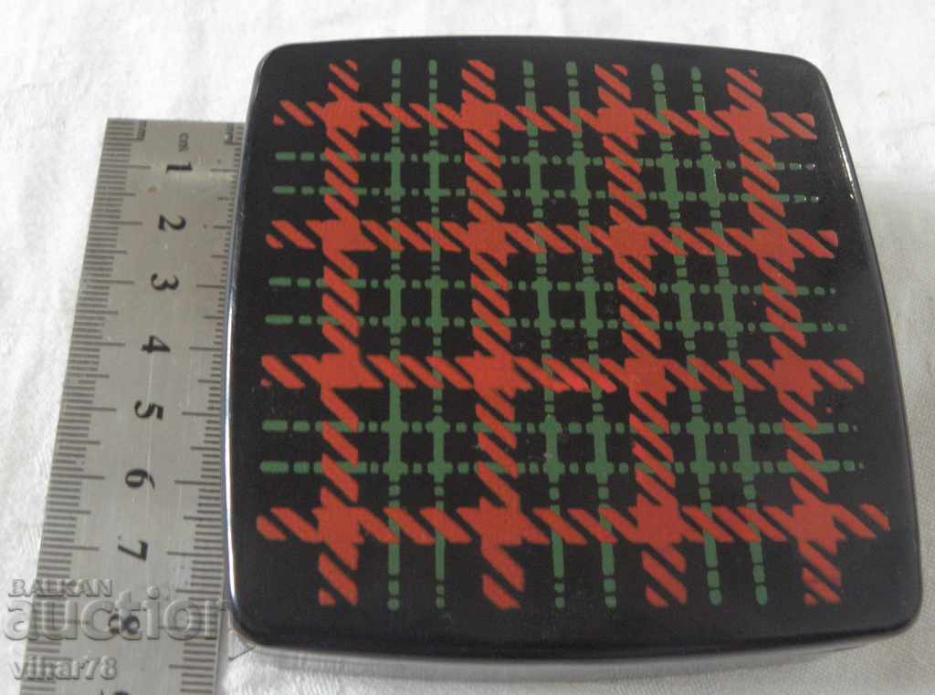 Bakelite paint box with price 25.99 BGN | € 13.29 Bakelite paint box with price 25.99 BGN | € 13.29