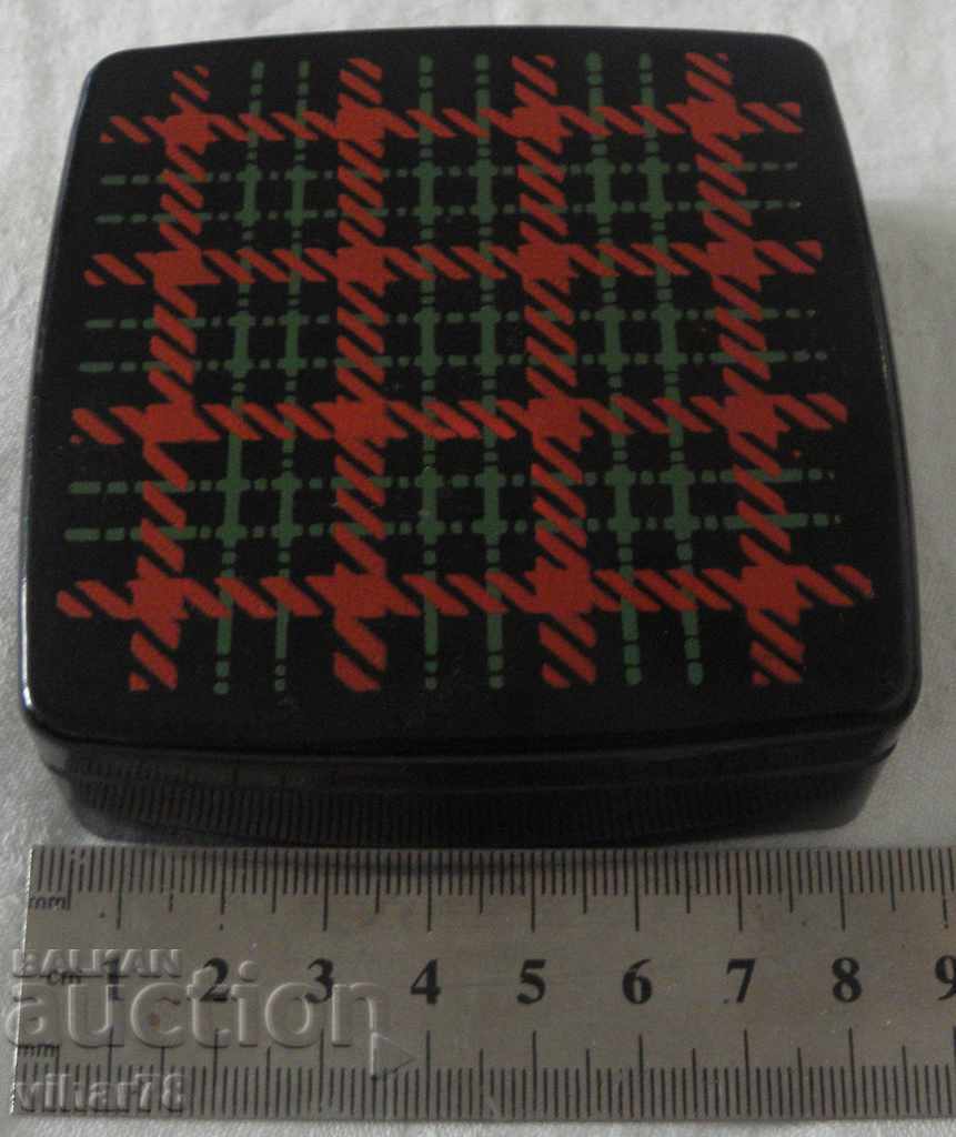 Auction Bakelite paint box Auction Bakelite paint box