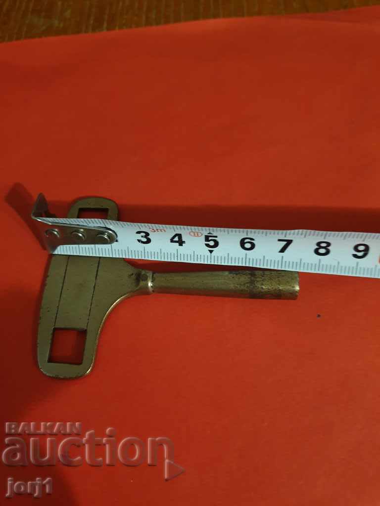 Licitație cheia ceasului de perete Licitație cheia ceasului de perete