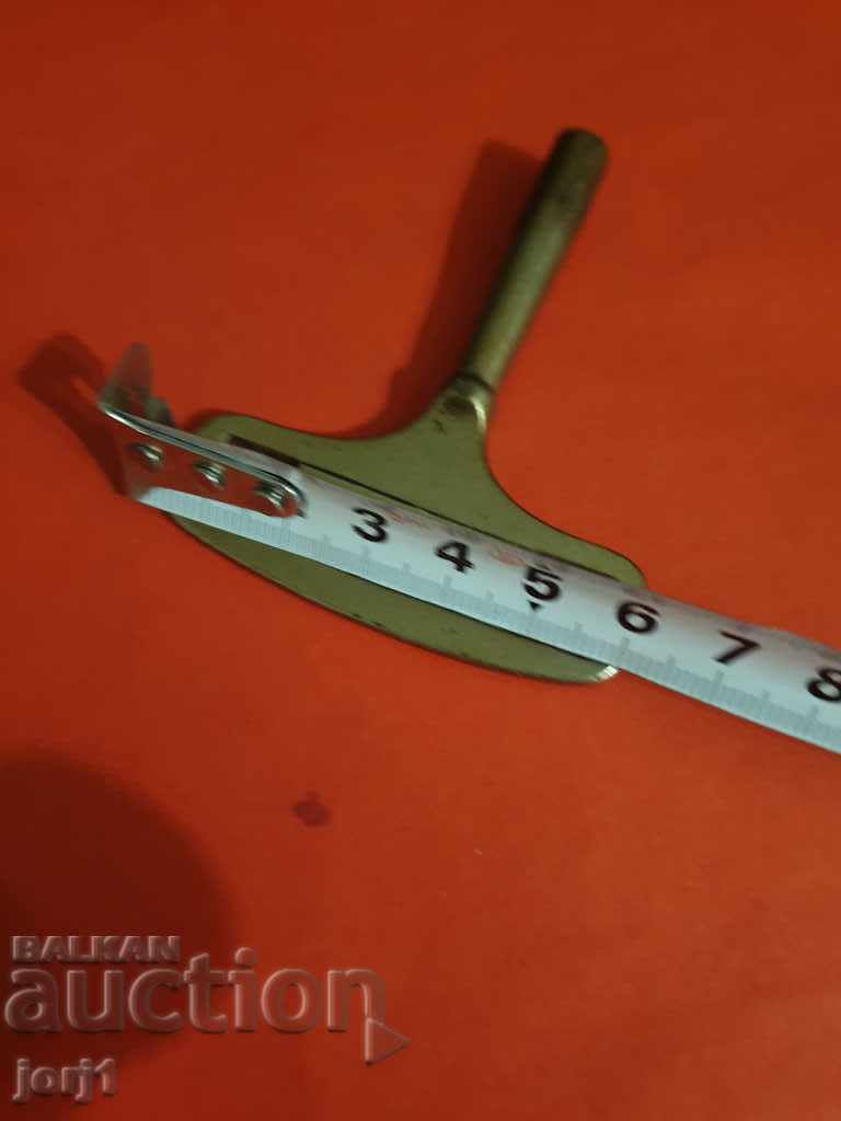 Livrarea cheia ceasului de perete Livrarea cheia ceasului de perete