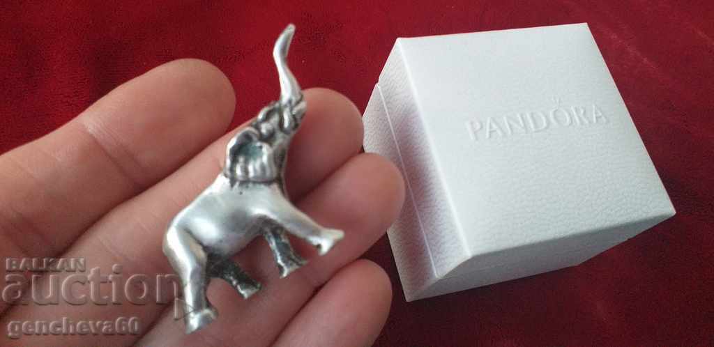 Auction Miniature figure of an elephant for luck / silver Auction Miniature figure of an elephant for luck / silver