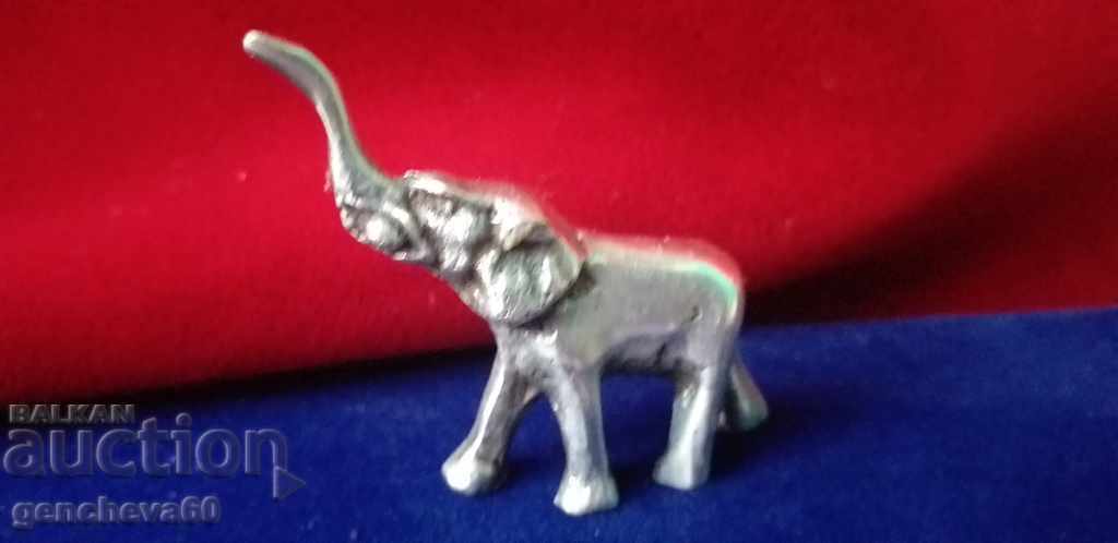 Delivery of Miniature figure of an elephant for luck / silver Delivery of Miniature figure of an elephant for luck / silver