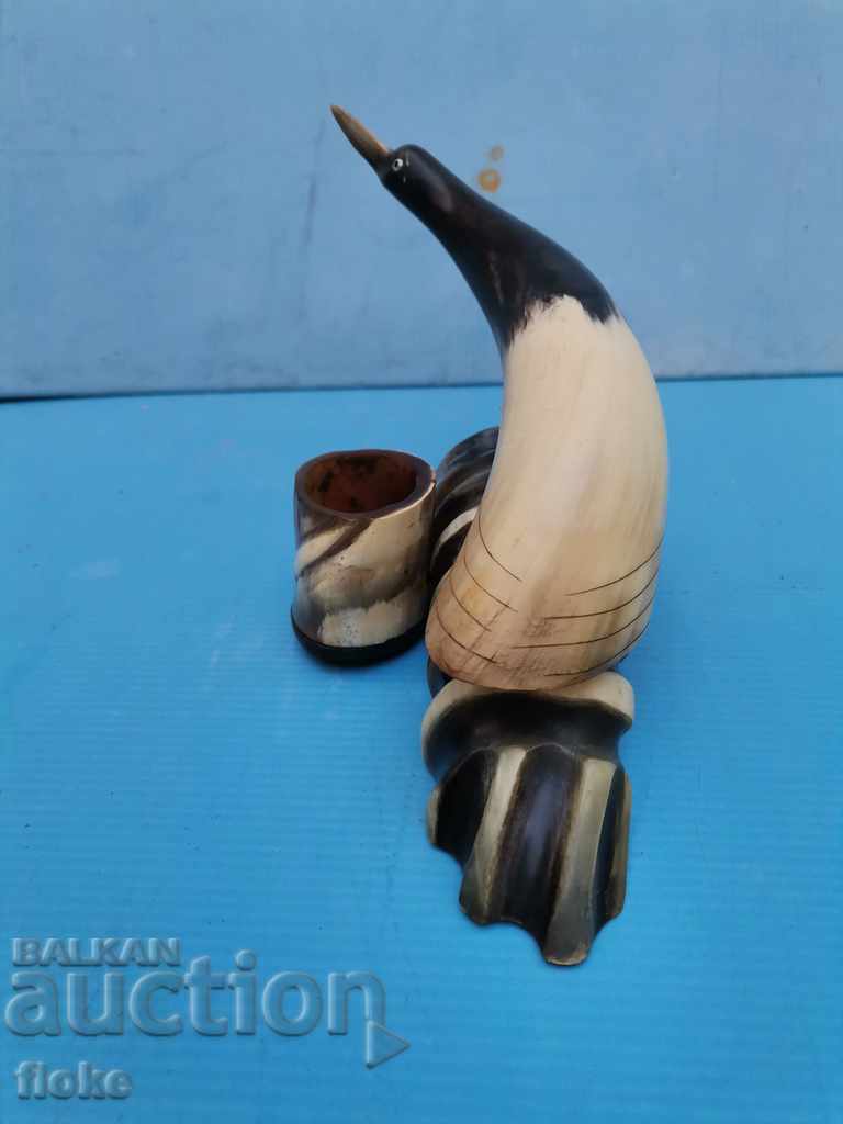 Delivery of Horn figurine Delivery of Horn figurine