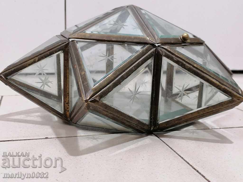 Glass Jewish bonbonniera crystal 19th century chic dish with price 196.00 BGN | € 100.21 Glass Jewish bonbonniera crystal 19th century chic dish with price 196.00 BGN | € 100.21