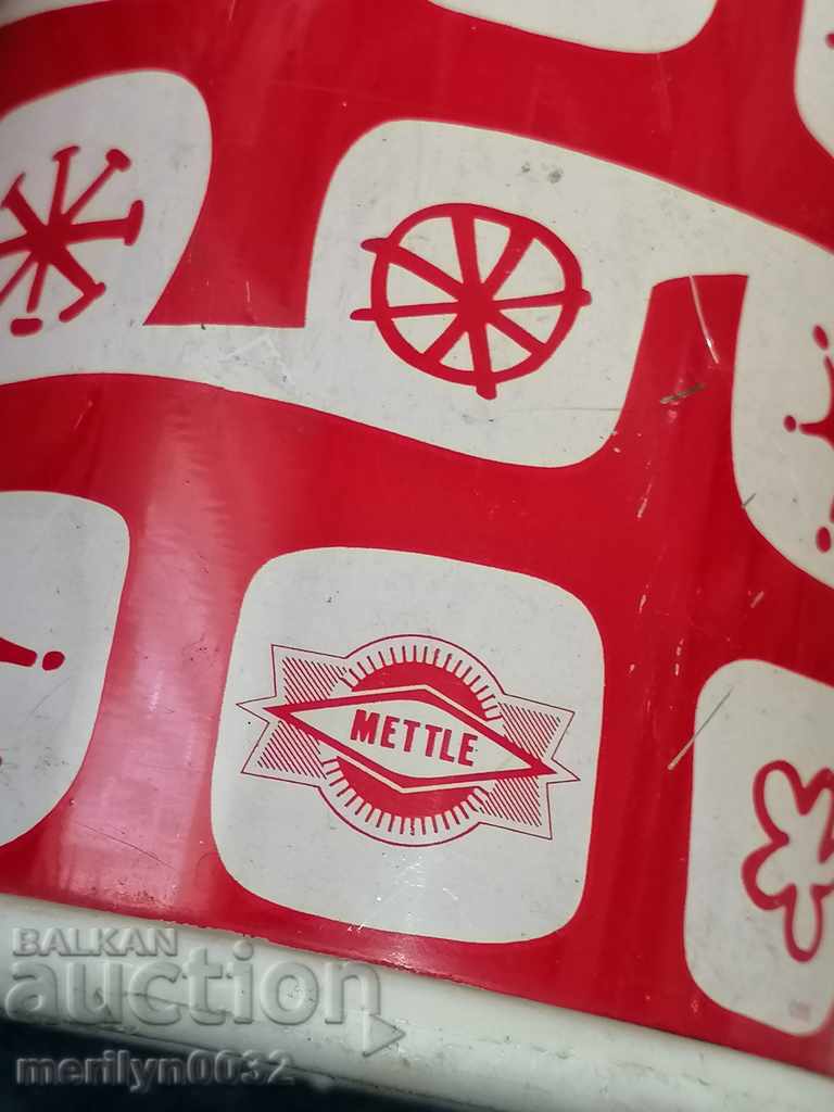 Παράδοση Παλιά σοσιαλιστική κανάτα θερμός, φιάλη, δοχείο καφέ Παράδοση Παλιά σοσιαλιστική κανάτα θερμός, φιάλη, δοχείο καφέ