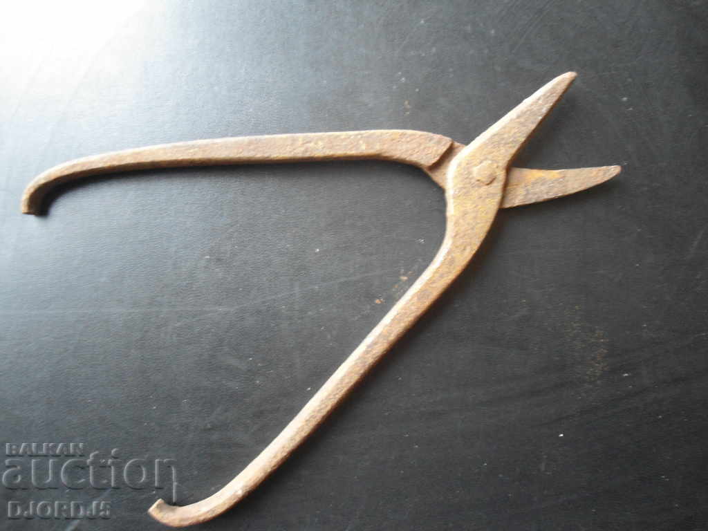 Old scissors with price 4.00 BGN | € 2.05 Old scissors with price 4.00 BGN | € 2.05