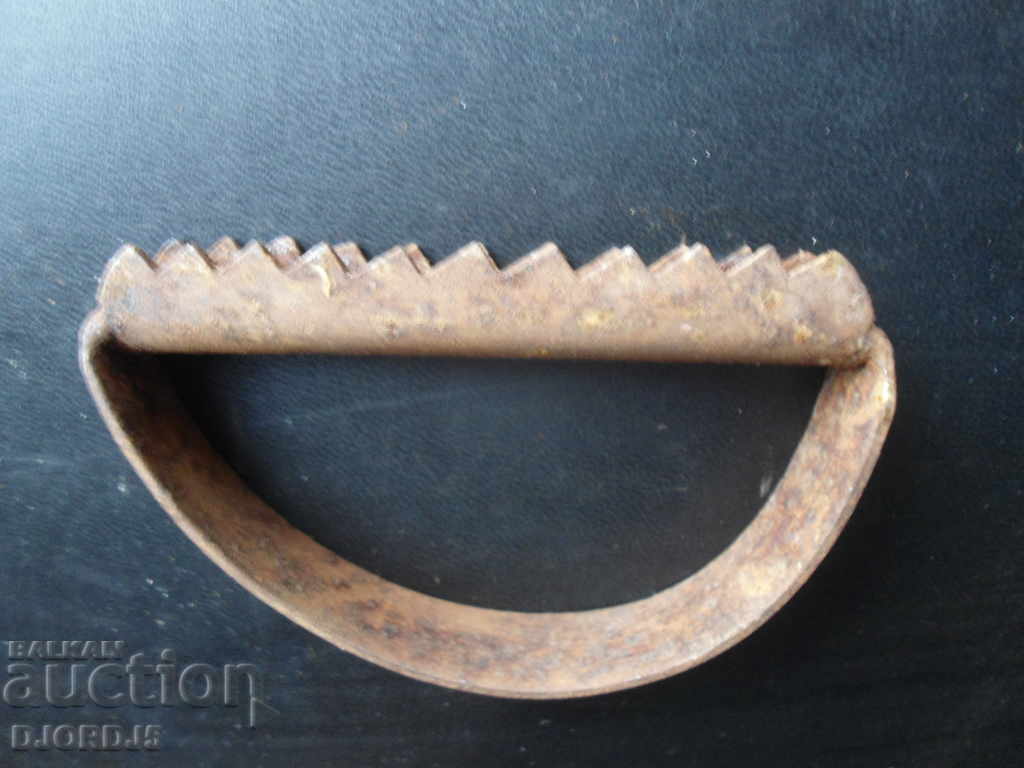 An old hand grain with price 5.00 BGN | € 2.56 An old hand grain with price 5.00 BGN | € 2.56