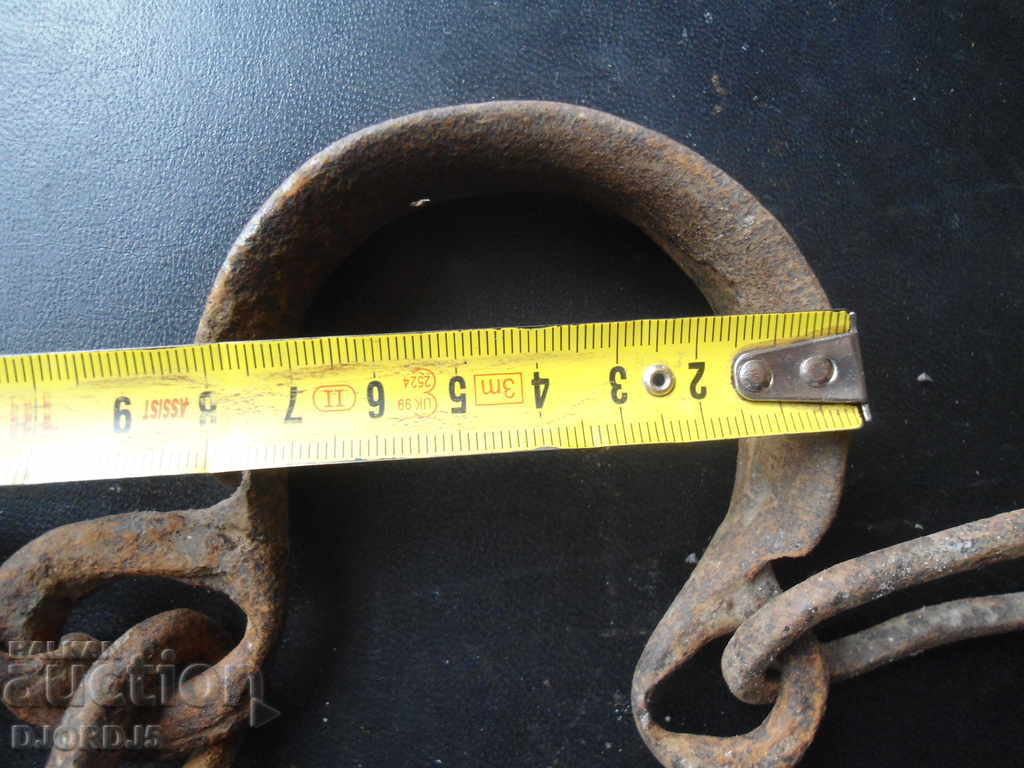 Auction Old side, shackles Auction Old side, shackles
