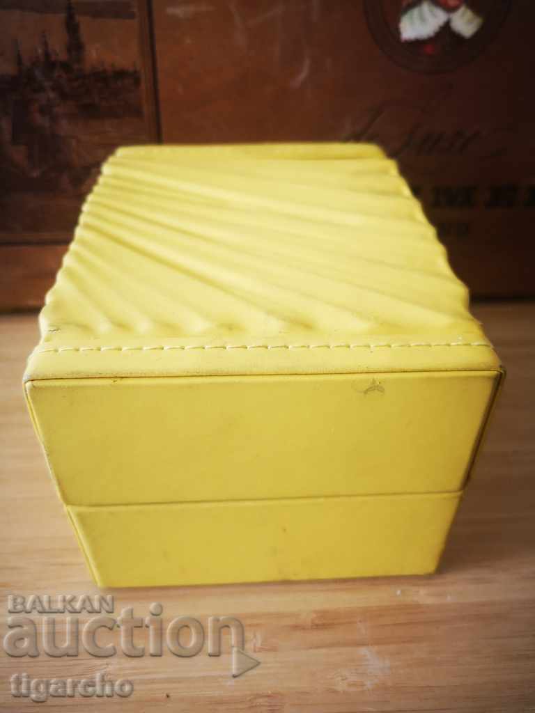 Invicta watch case with price 25.00 BGN | € 12.78 Invicta watch case with price 25.00 BGN | € 12.78