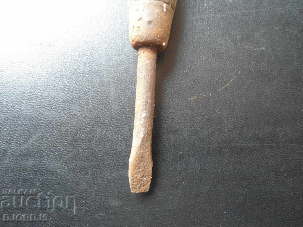 An old screwdriver with price 3.00 BGN | € 1.53 An old screwdriver with price 3.00 BGN | € 1.53