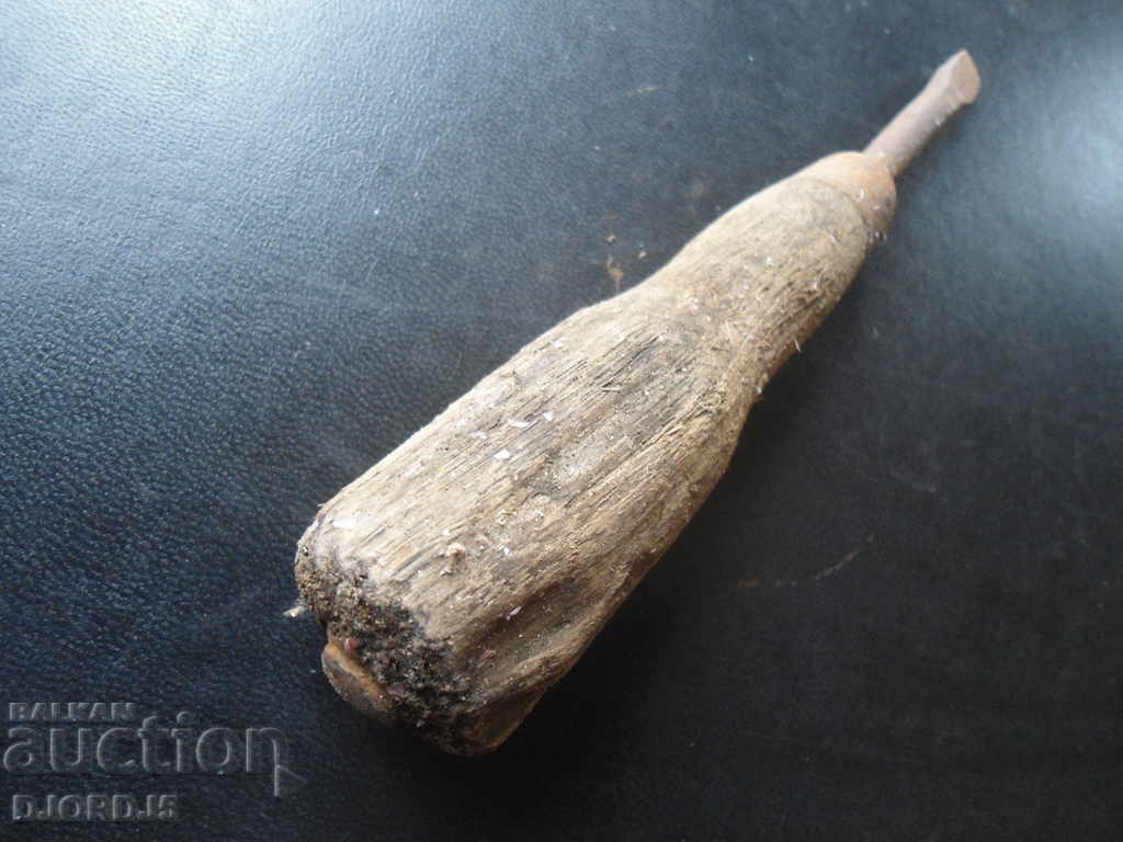 Auction An old screwdriver Auction An old screwdriver