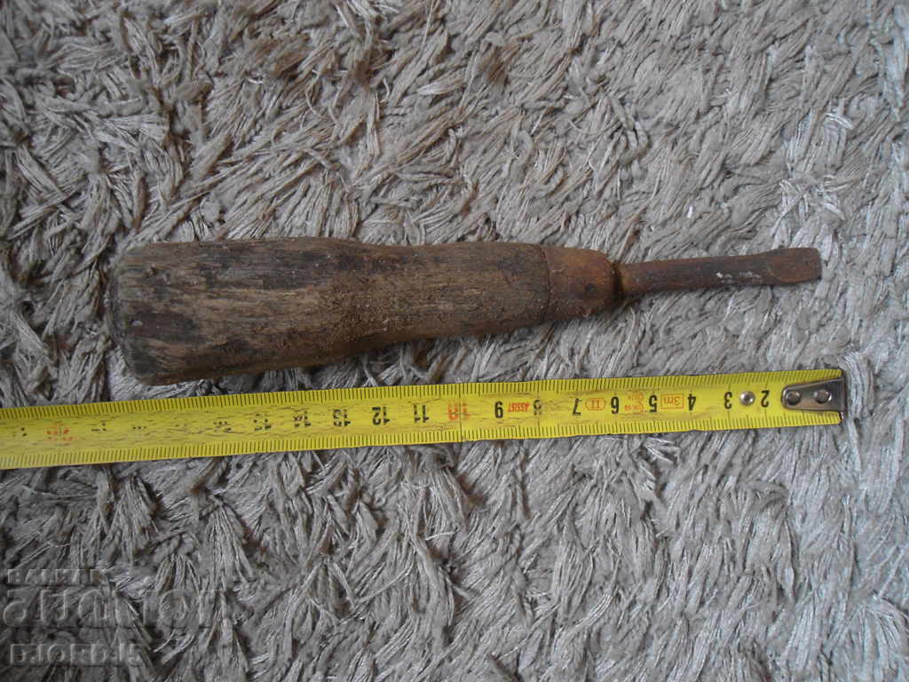 Delivery of An old screwdriver Delivery of An old screwdriver