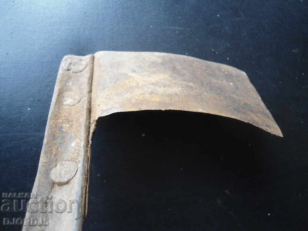 Auction Old hoof trimming tool Auction Old hoof trimming tool