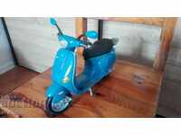 Motocicletă de jucărie Vespa, 30 cm, plastic