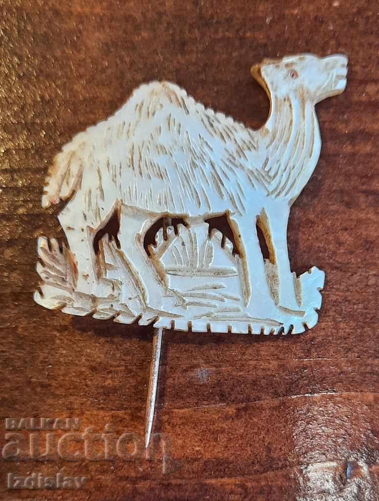 Delivery of Old jewelry, camel made of mother-of-pearl Delivery of Old jewelry, camel made of mother-of-pearl