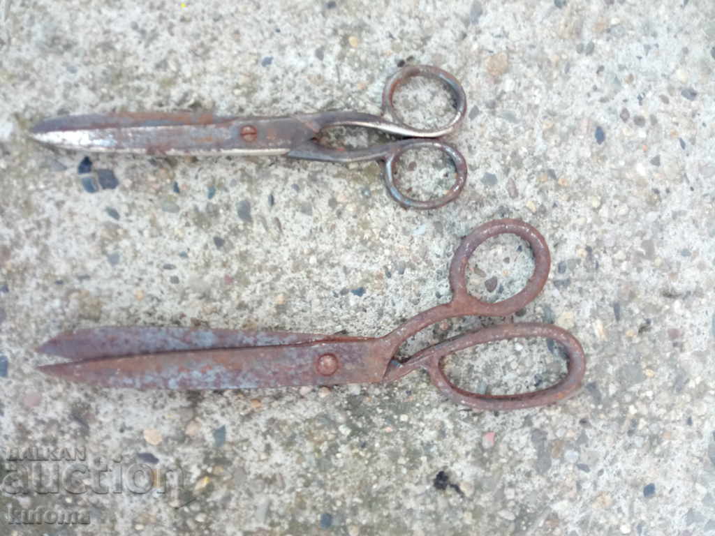 Old scissors with price 24.99 BGN | € 12.78 Old scissors with price 24.99 BGN | € 12.78