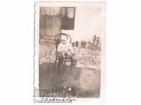 МАЛКА СТАРА СНИМКА ГОРНА ОРЯХОВИЦА БЕБЕ НА СТОЛ А782