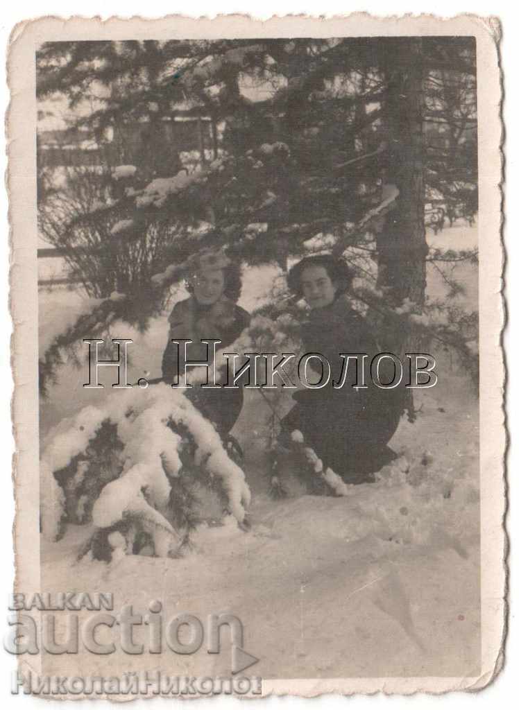 1943 SMALL OLD PHOTO MACEDONIA SKOPJE TWO LADIES A788