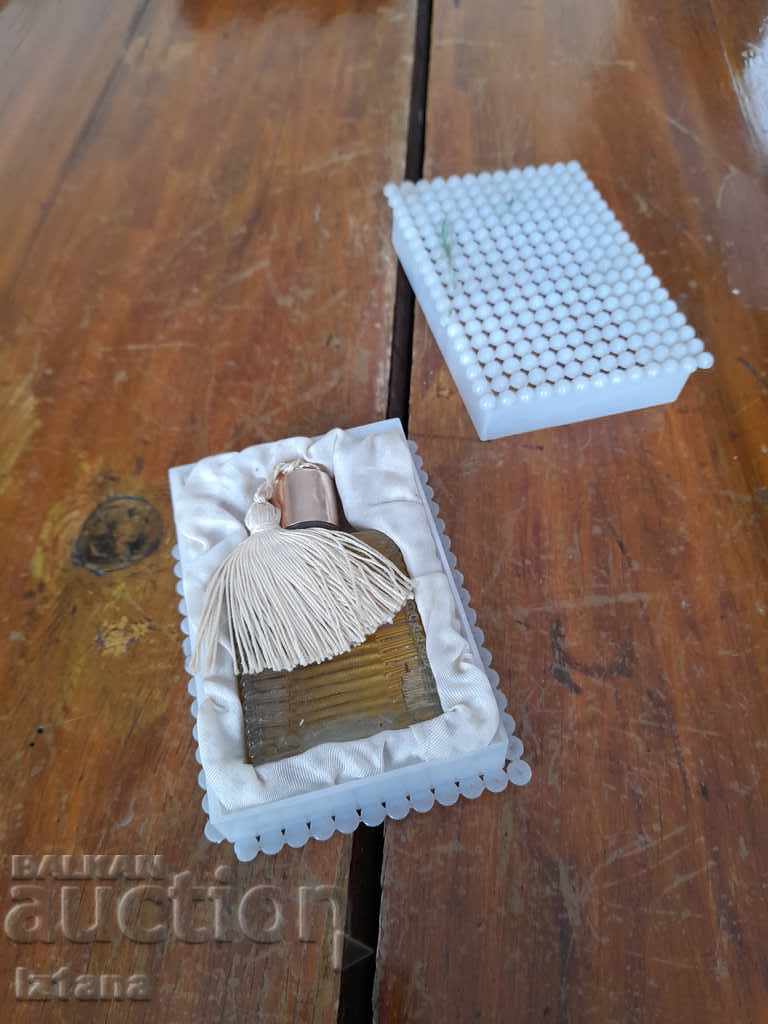 Old perfume, cologne Lily of the Valley with price 45.00 BGN | € 23.01 Old perfume, cologne Lily of the Valley with price 45.00 BGN | € 23.01