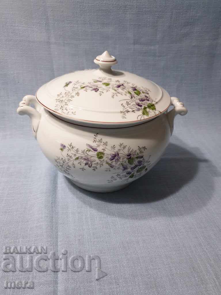 Μεγάλη πορσελάνινη σουπιέρα με βιολέτες. με τιμή 70.00 BGN | € 35.79 Μεγάλη πορσελάνινη σουπιέρα με βιολέτες. με τιμή 70.00 BGN | € 35.79