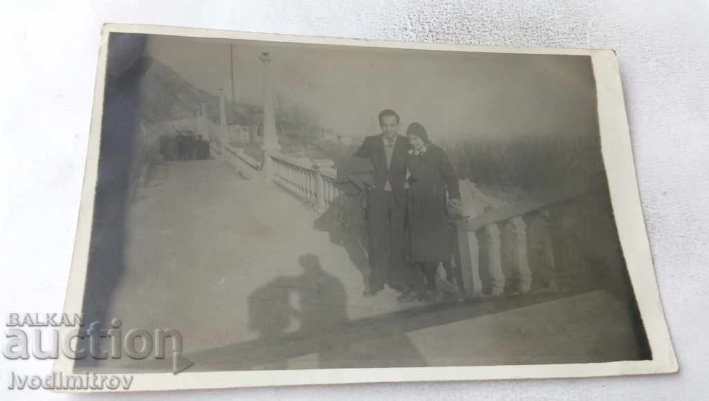 Fotografie Burgas Tatăl și fiica pe scările din Grădina Mării