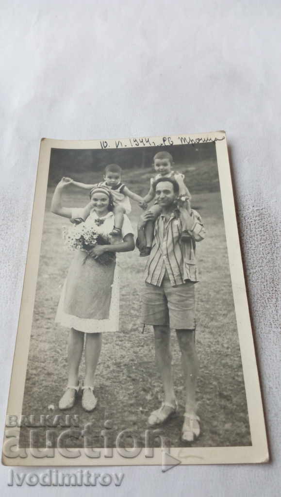 Photo Family 1944