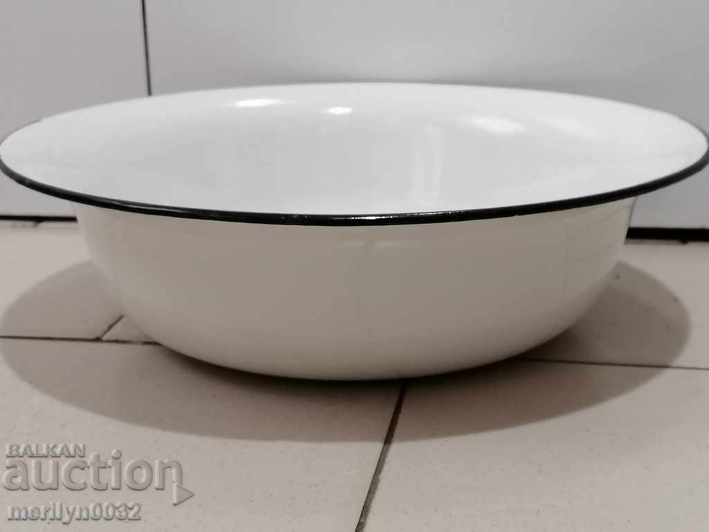 Емайлиран малък леген, корито, съд с емайл купа с цена 26.00 лв. | € 13.29 Емайлиран малък леген, корито, съд с емайл купа с цена 26.00 лв. | € 13.29