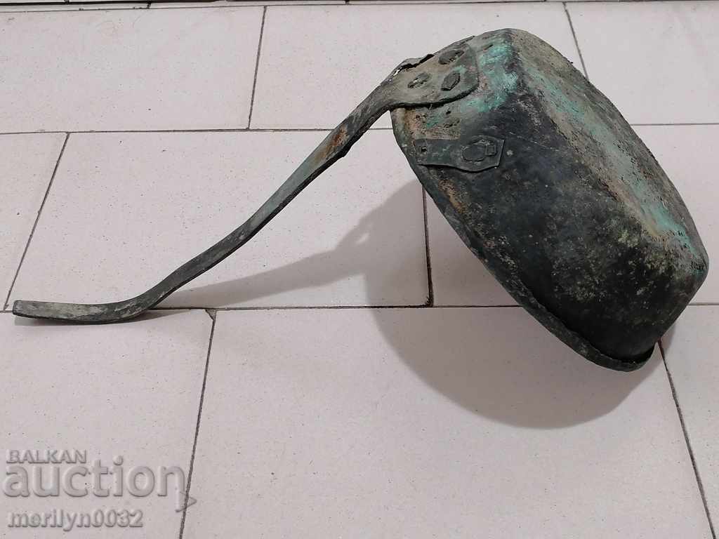 Delivery of An old copper pan, a baker, a tray, a copper pot Delivery of An old copper pan, a baker, a tray, a copper pot