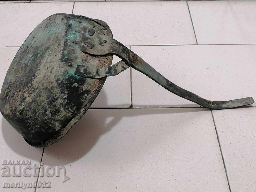 An old copper pan, a baker, a tray, a copper pot - 5 An old copper pan, a baker, a tray, a copper pot - 5