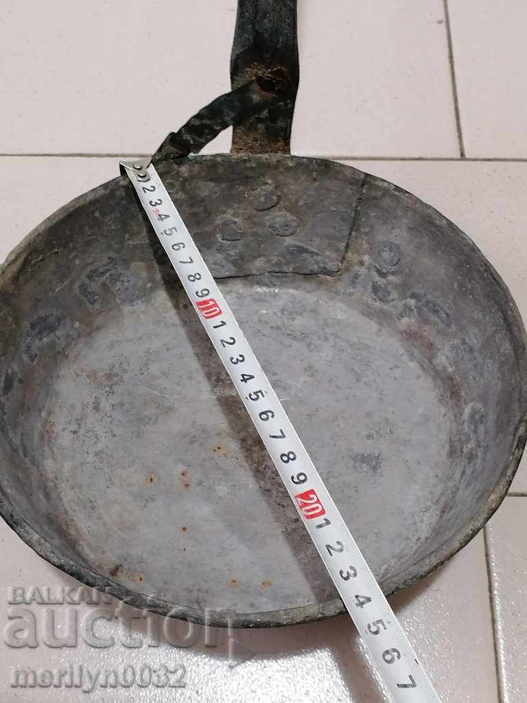 An old copper pan, a baker, a tray, a copper pot - 6 An old copper pan, a baker, a tray, a copper pot - 6