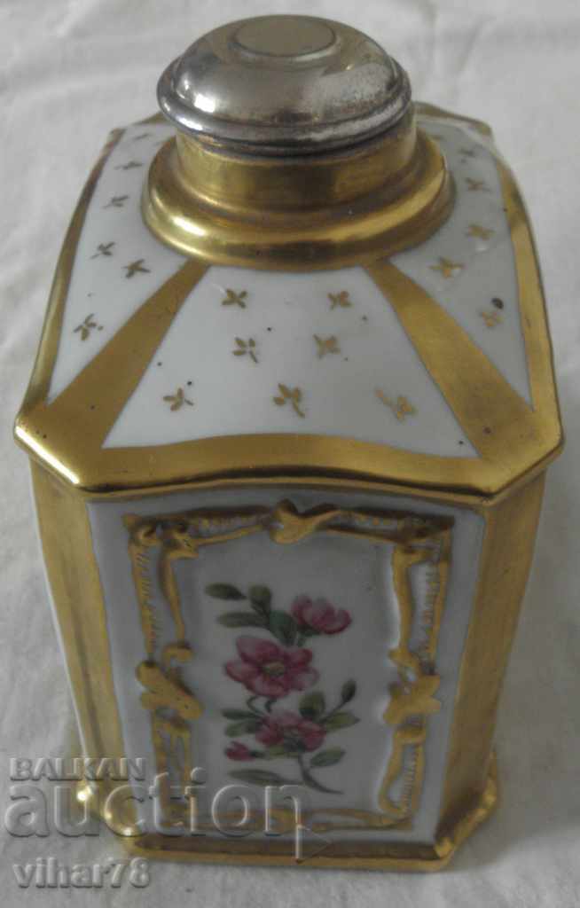 Auction Old porcelain tea box Auction Old porcelain tea box
