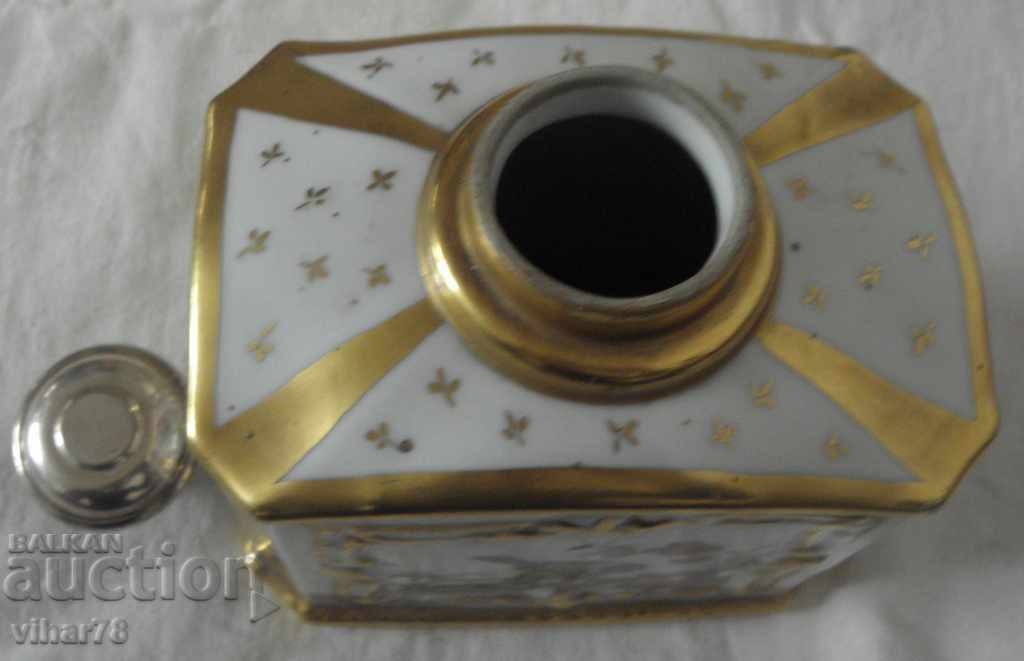 Delivery of Old porcelain tea box Delivery of Old porcelain tea box