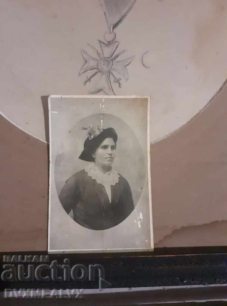 Auction Old photograph, portrait of a Royal officer Auction Old photograph, portrait of a Royal officer