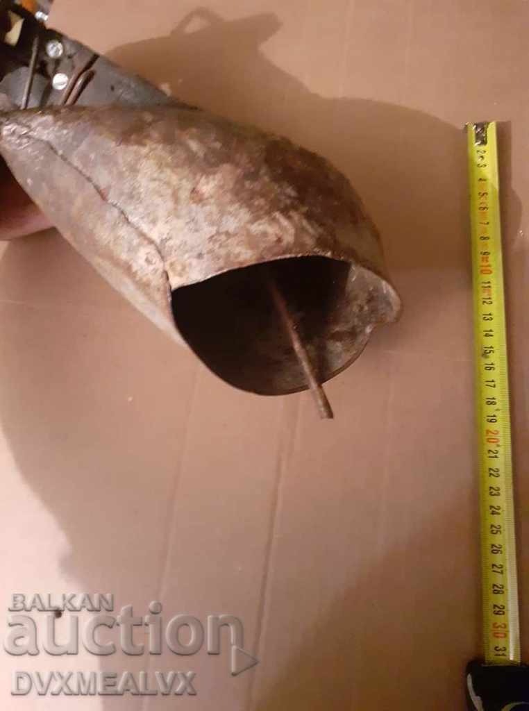 Auction Huge bell, vat, clap Auction Huge bell, vat, clap